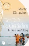 Die Titelseite von dem Buch Der Duft des Göttlichen. Indien im Alltag. Erfahrungen aus 50 Jahren, Patmos Verlag, Ostfildern 2025 von Martin Kämpchen zeigt einen gelb orangenen himmel und einen blauen Fluss in dem drei Frauen in bunten indischen Kleidern stehen.