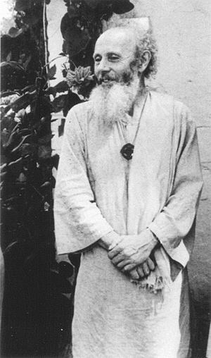 Schwarz-weiβ Foto von Henri Le Saux/Swami Abhishiktananda.